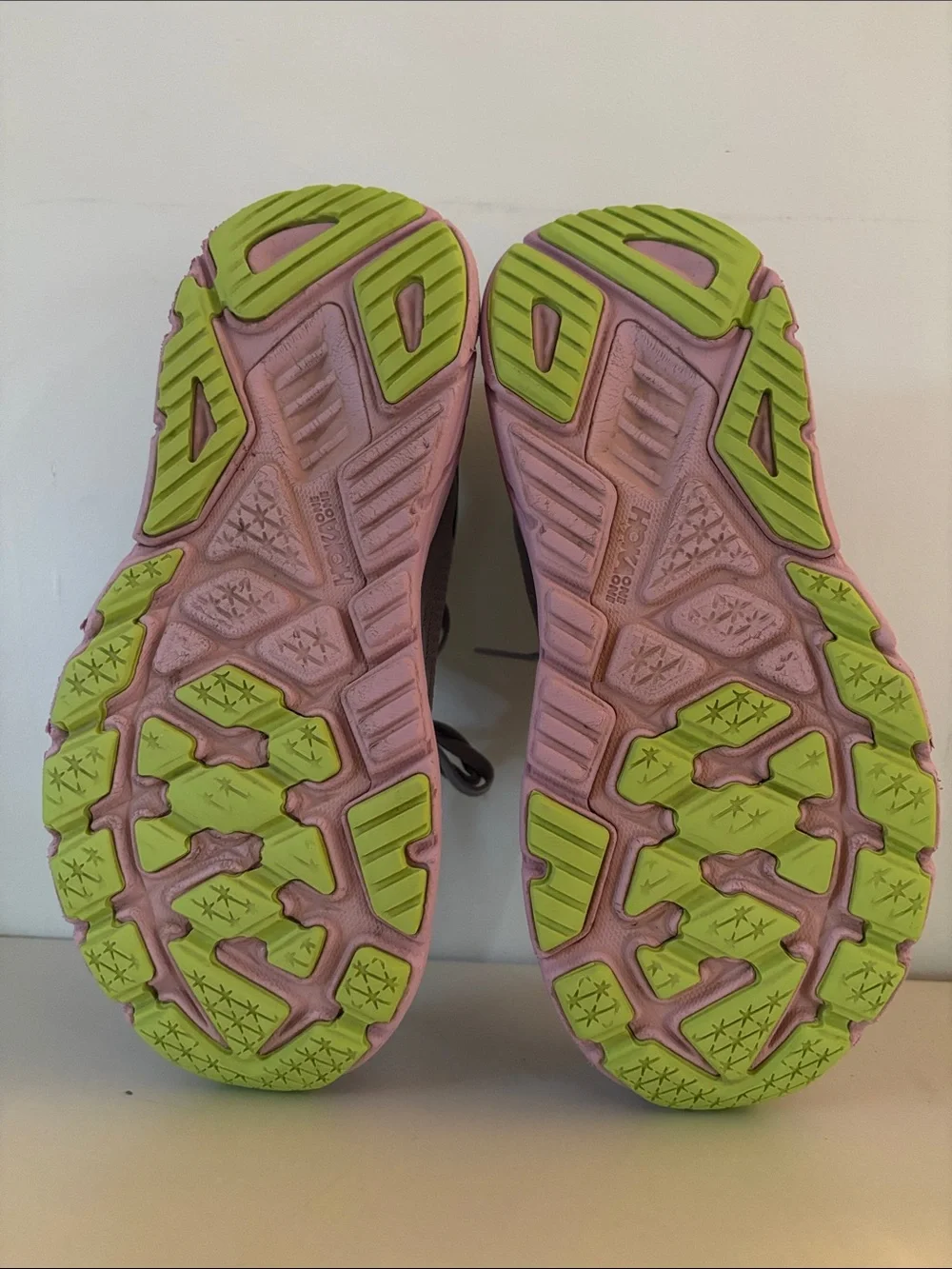 Hoka Women’s Arahi 7 Running Sneaker - Picture 6 of 7